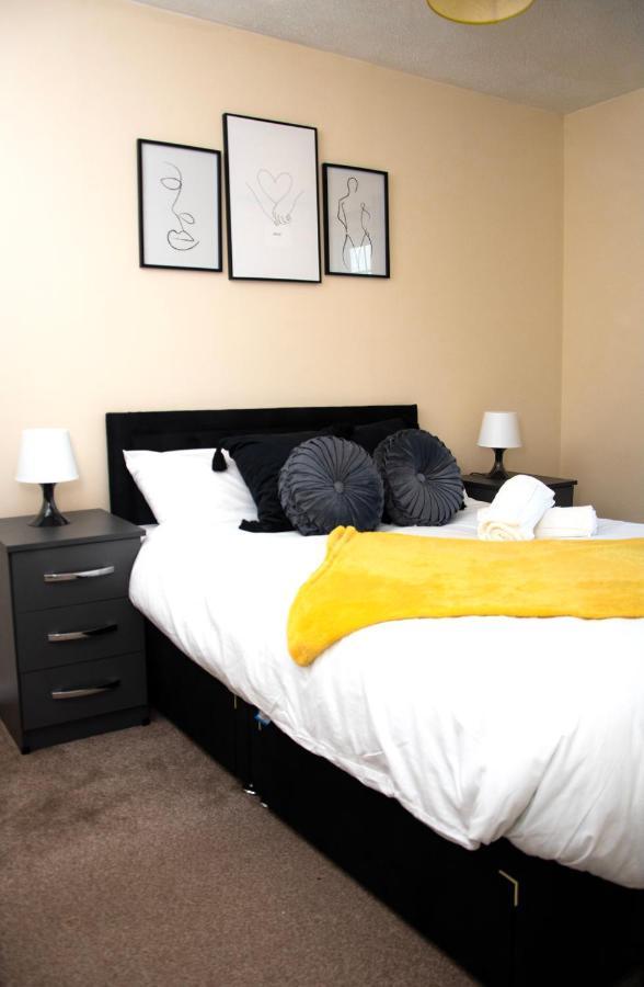 Xb Property - Comfy House Perfect For Families Contractors Relocators West Bromwich Kültér fotó